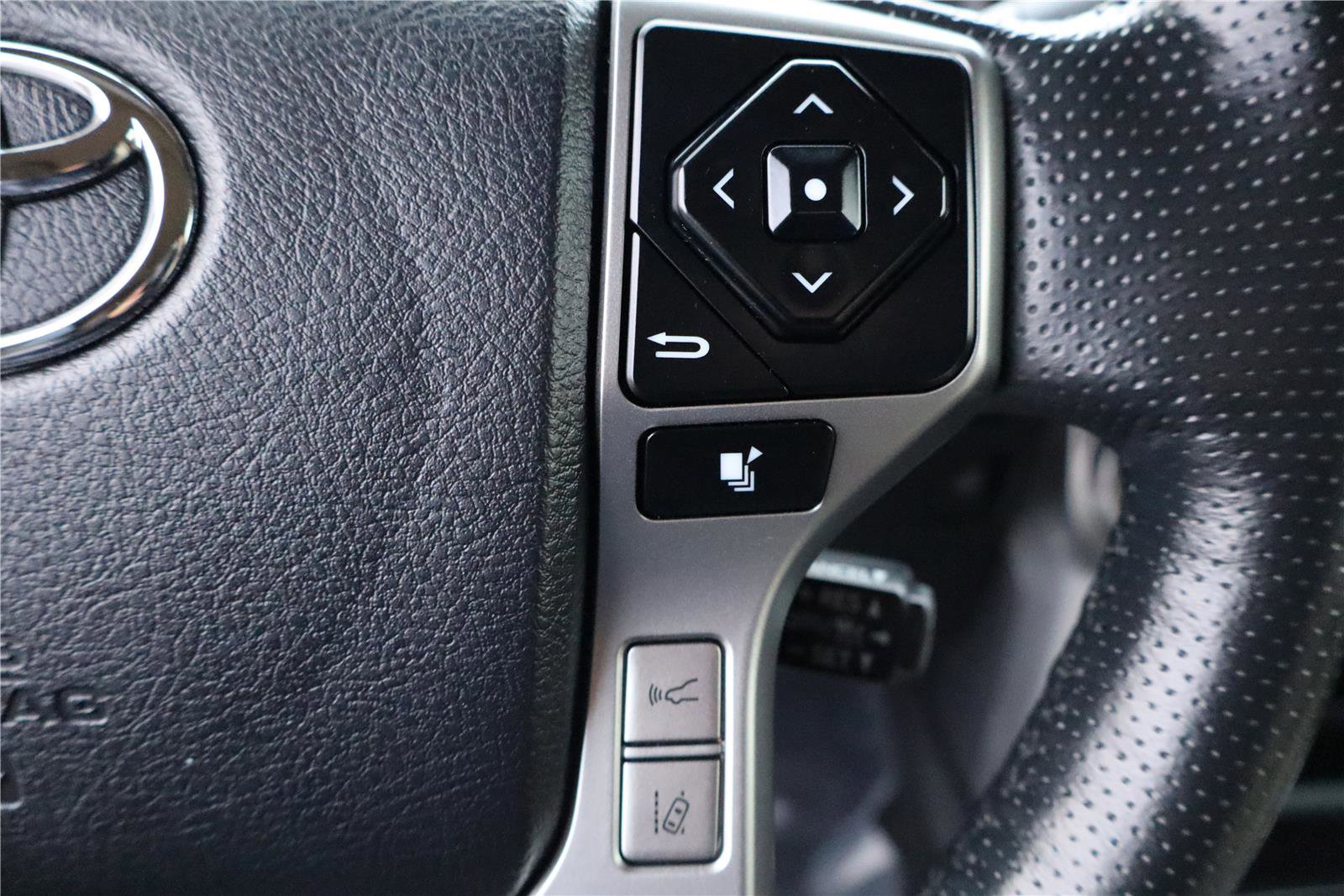 Used 2024 Toyota 4Runner SR5 Premium image 18