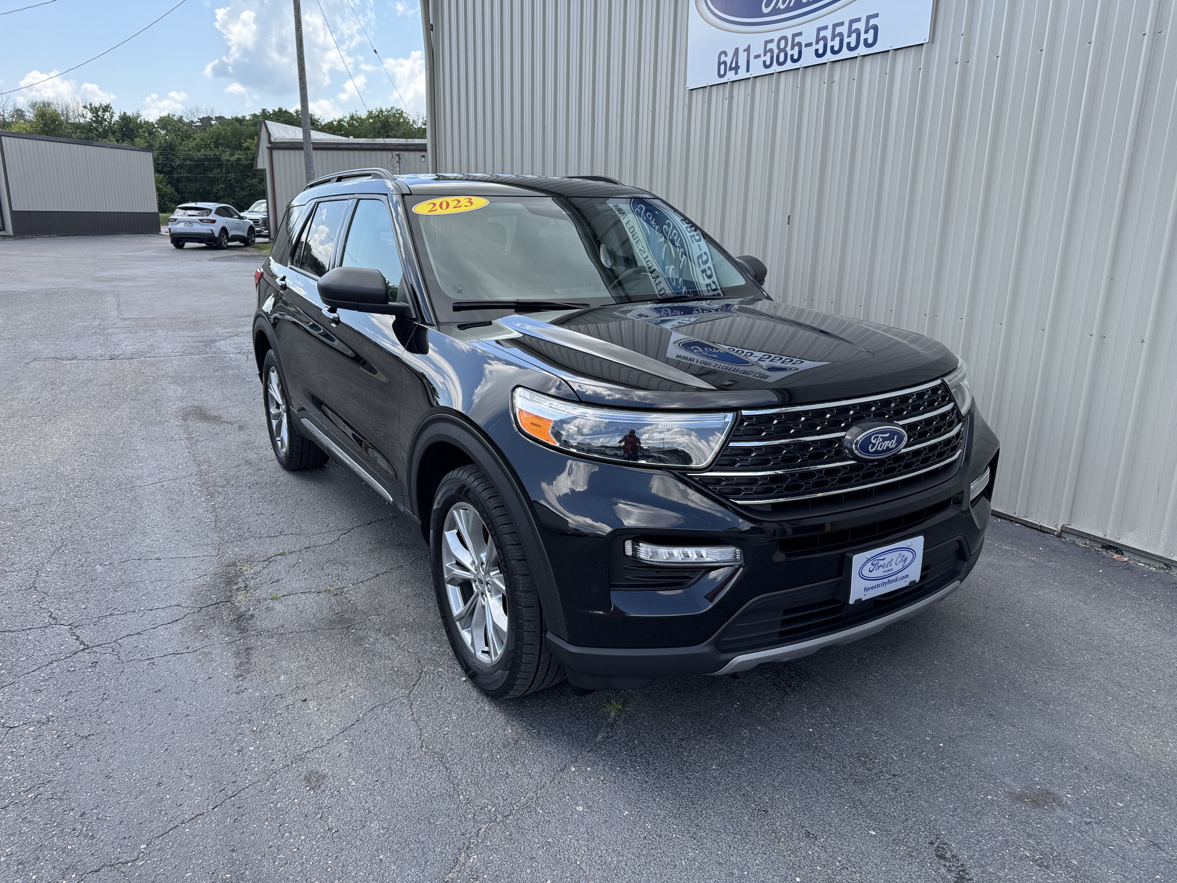 Used 2023 Ford Explorer XLT w/ Equipment Group 202A AWD/4WD image 5