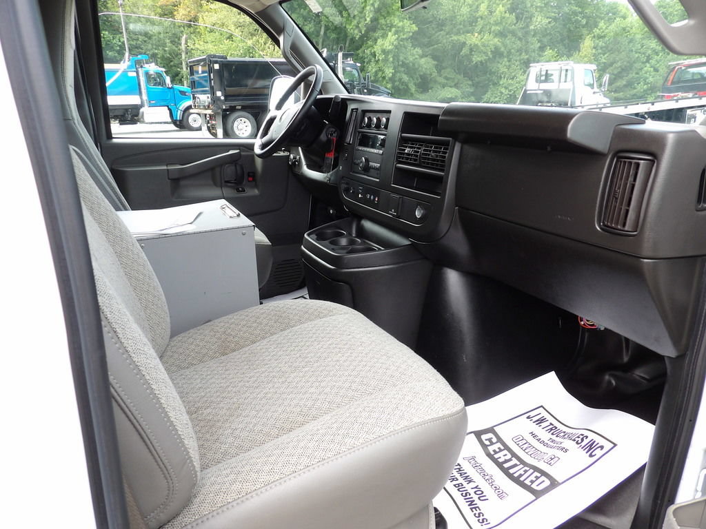 Used 2022 Chevrolet Express 2500 w/ Driver Convenience Package RWD image 33