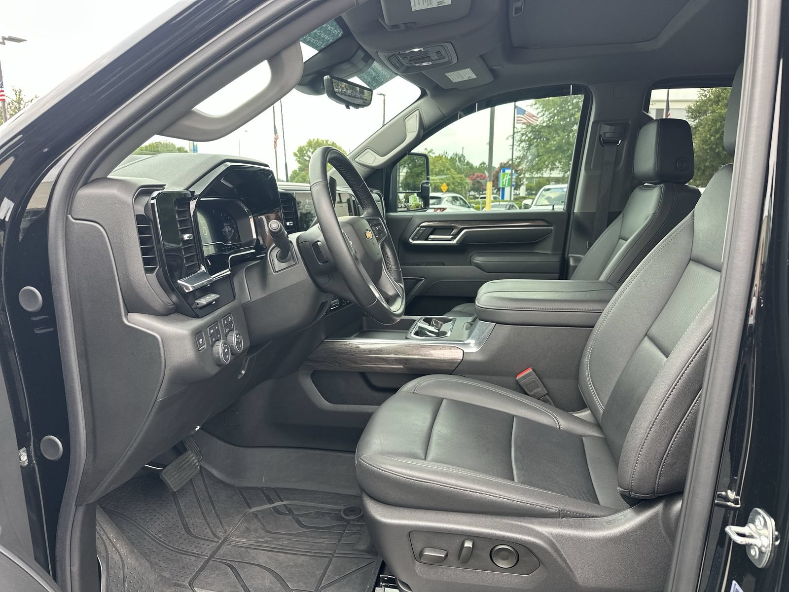 Used 2025 Chevrolet Silverado 2500 LTZ w/ Z71 Chrome Sport Edition AWD/4WD image 16