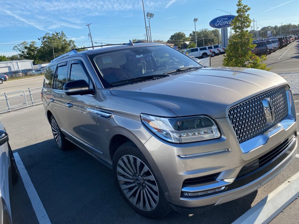 Used 2019 Lincoln Navigator Reserve image 4