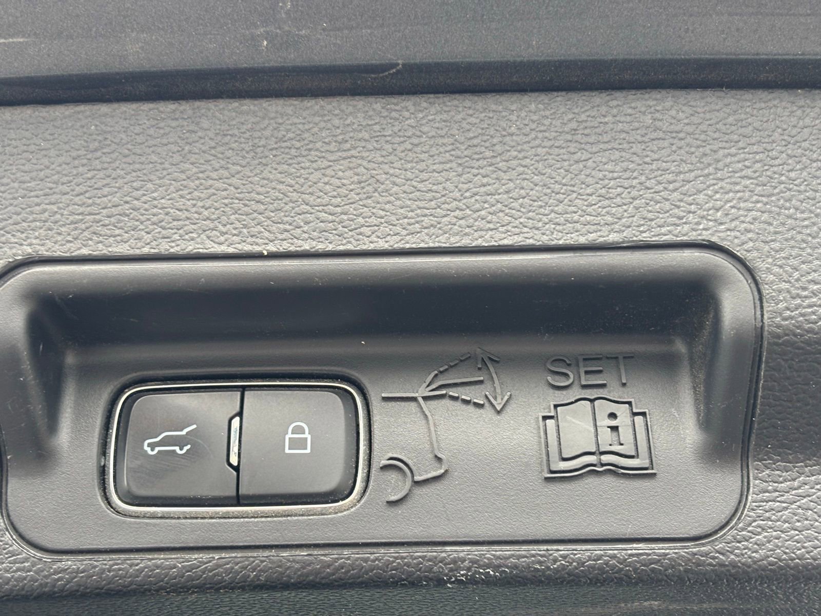 Used 2020 Ford Explorer Limited w/ Class III Trailer Tow Package AWD/4WD image 6