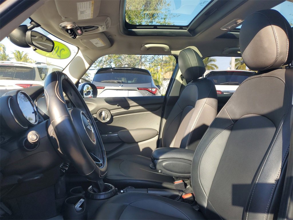 Used 2017 MINI Cooper 4-Door Hardtop image 15