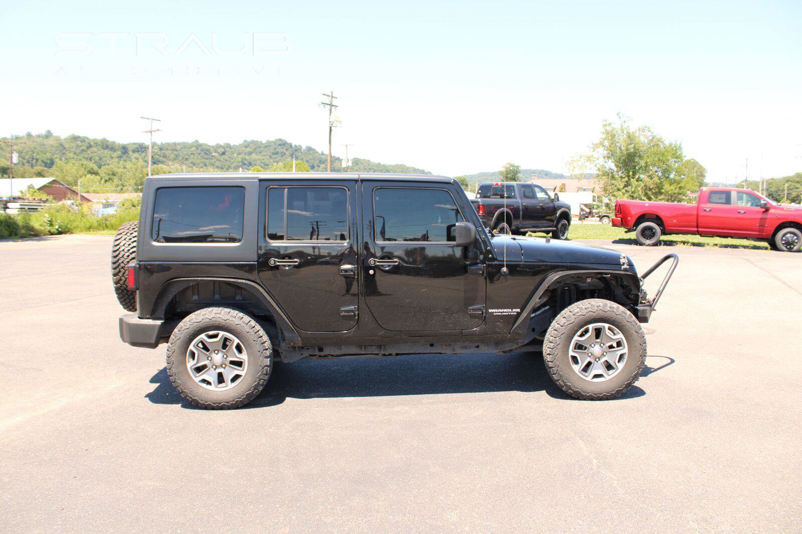 Used 2017 Jeep Wrangler Unlimited Rubicon w/ Connectivity Group AWD/4WD image 6