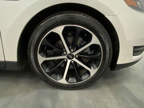 Used 2015 Ford Taurus SEL w/ Equipment Group 201A FWD image 17