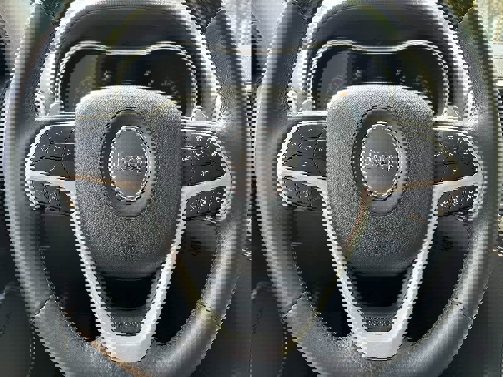 Used 2018 Jeep Grand Cherokee Summit image 12