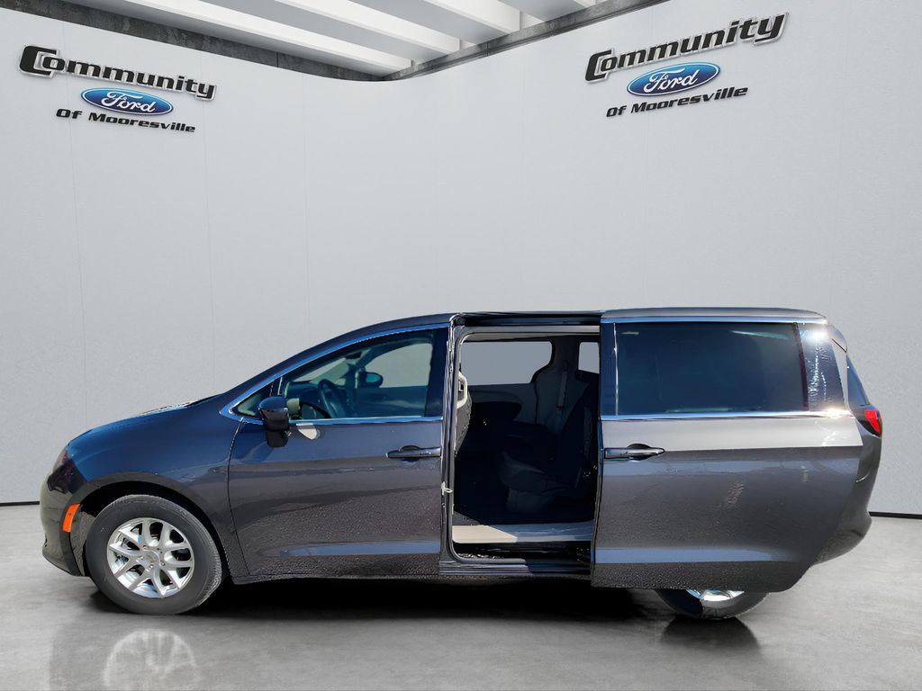 Used 2023 Chrysler Voyager LX image 23