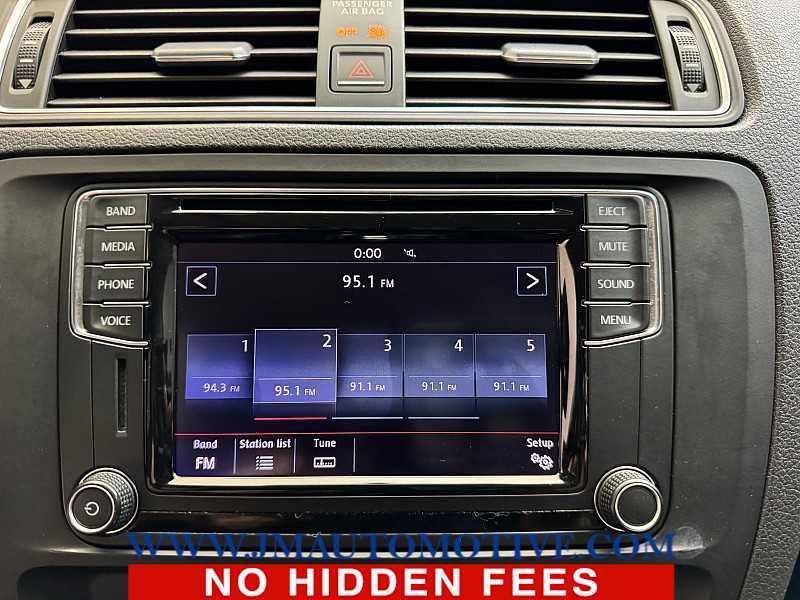 Used 2017 Volkswagen Jetta SE FWD image 24