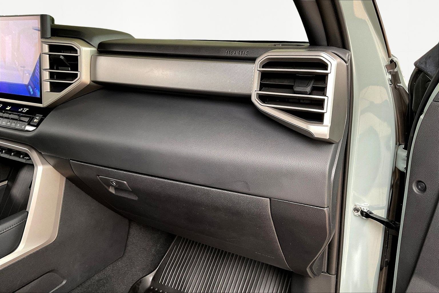 Used 2025 Toyota Tundra Limited AWD/4WD image 27