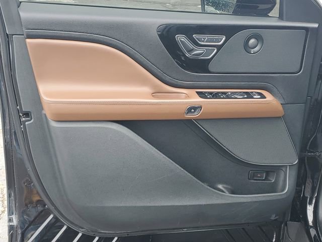 Certified 2023 Lincoln Aviator Reserve w/ Equipment Group 201A image 9
