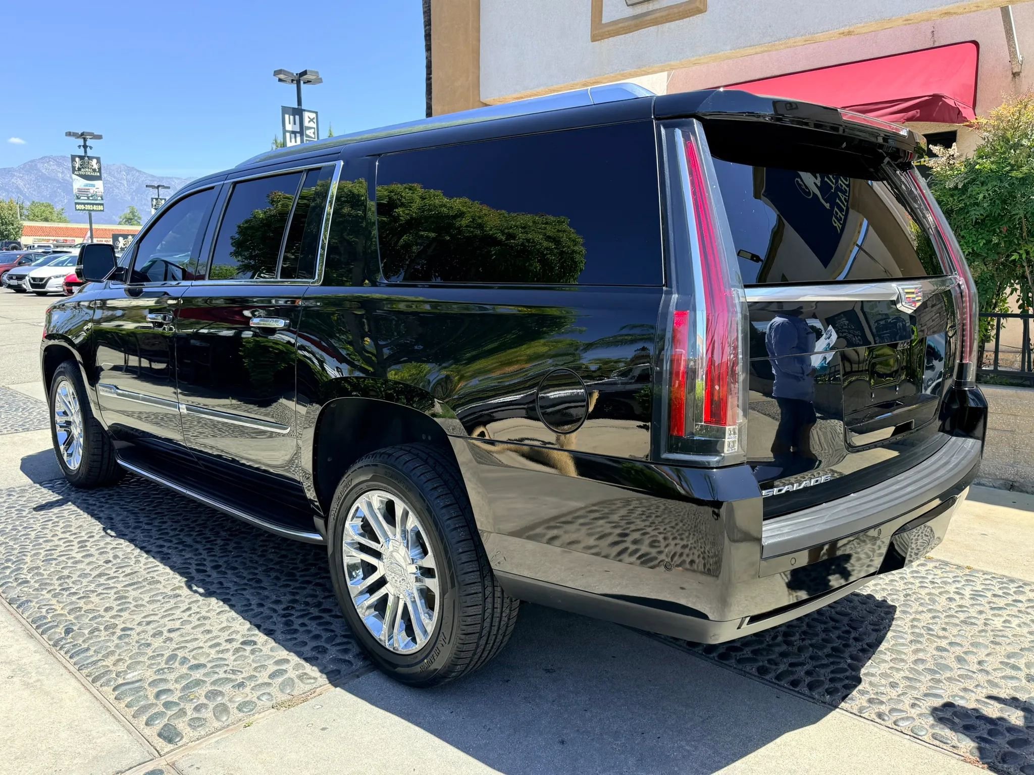 Used 2018 Cadillac Escalade ESV Luxury RWD image 7