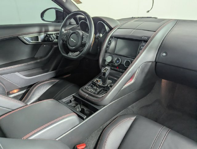 Used 2015 Jaguar F-TYPE R RWD image 17