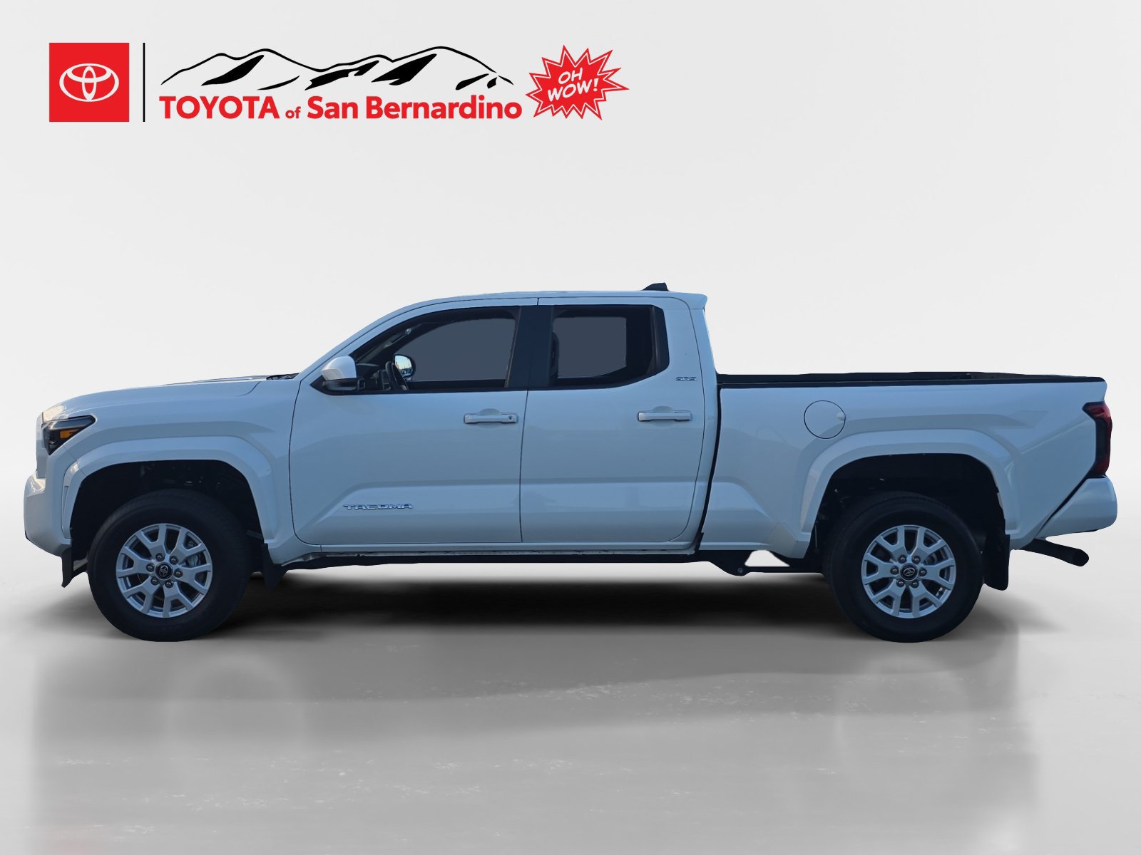 Certified 2025 Toyota Tacoma SR5 AWD/4WD image 2