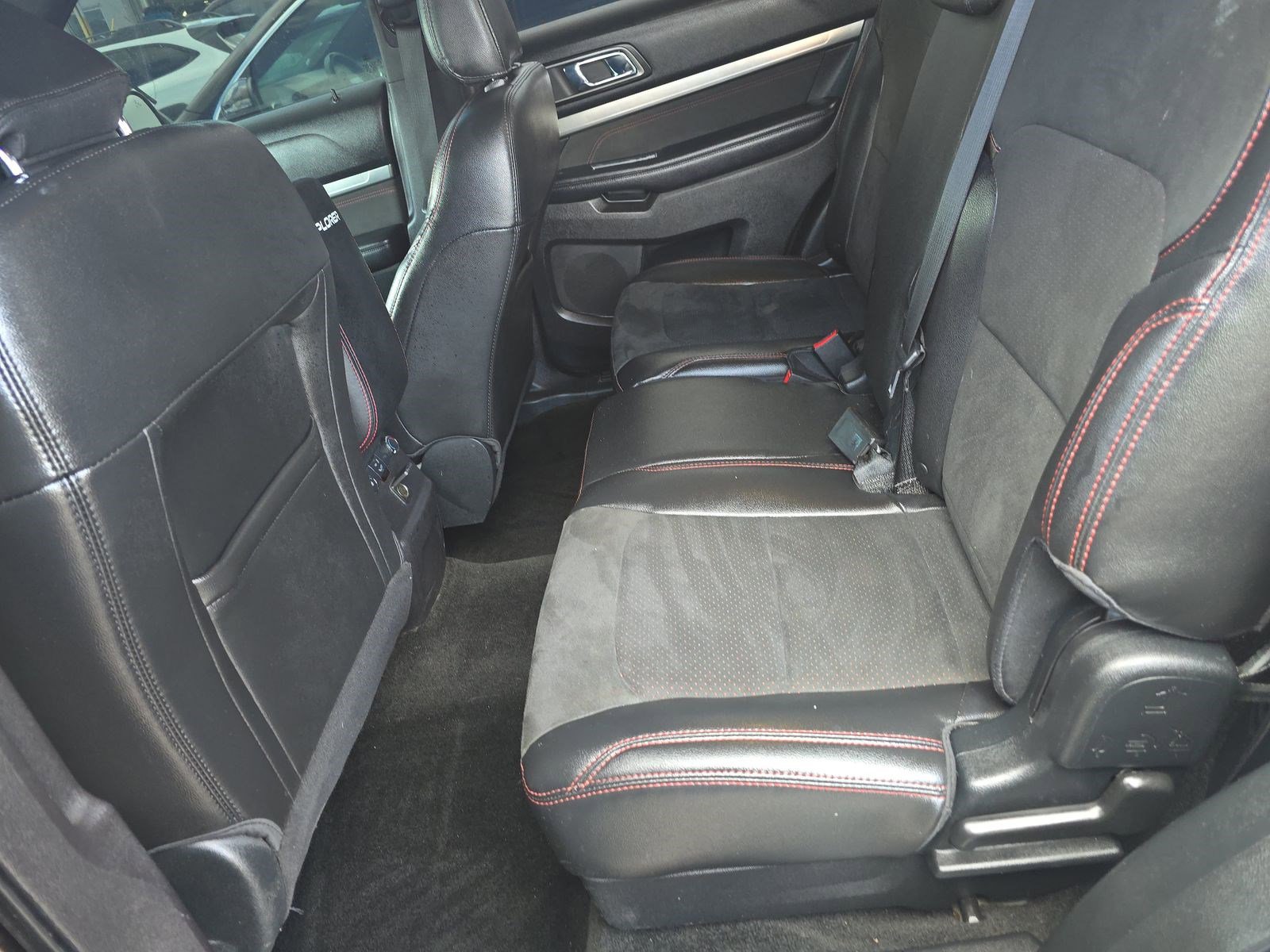 Used 2018 Ford Explorer XLT w/ Equipment Group 202A FWD image 16
