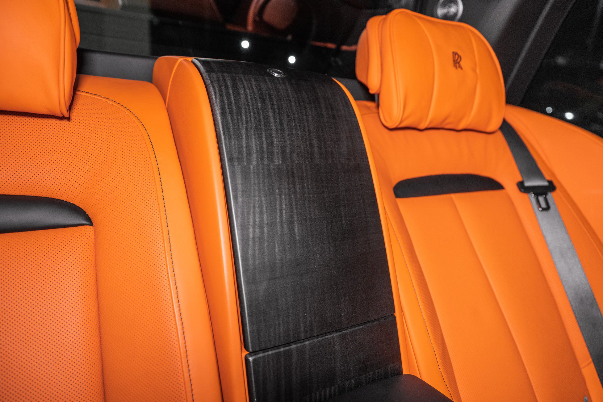 Used 2022 Rolls-Royce Cullinan w/ Dark Exterior Package image 25