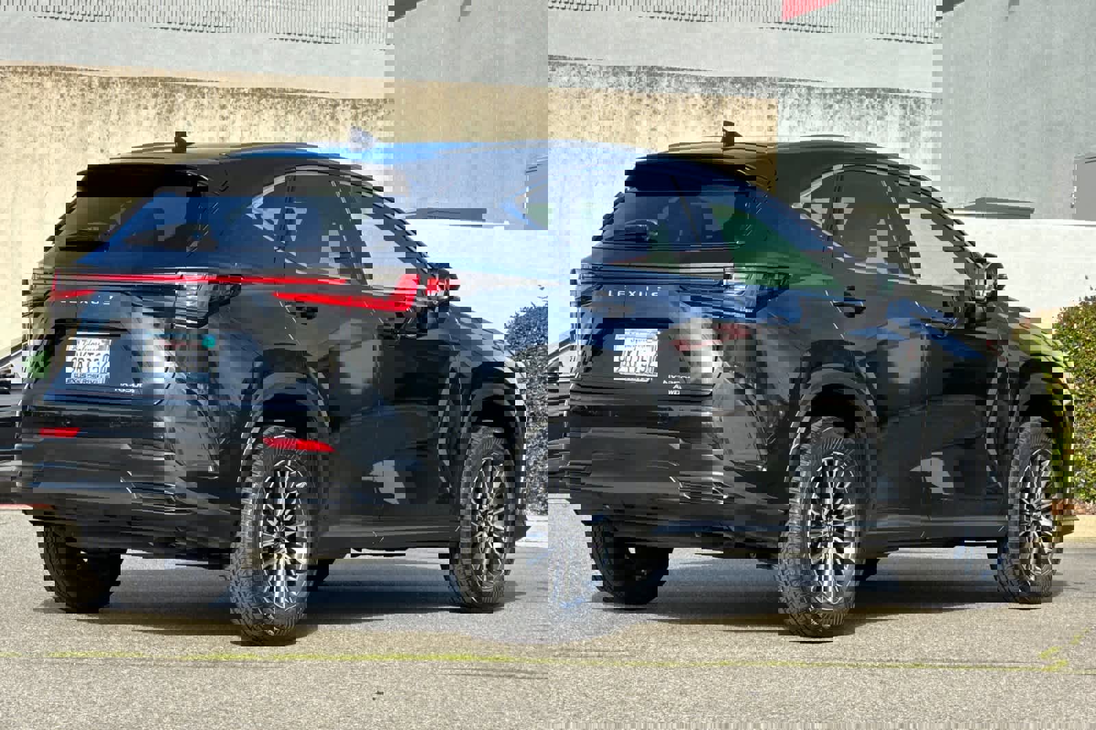 Used 2024 Lexus NX 350h AWD w/ Premium Package image 2