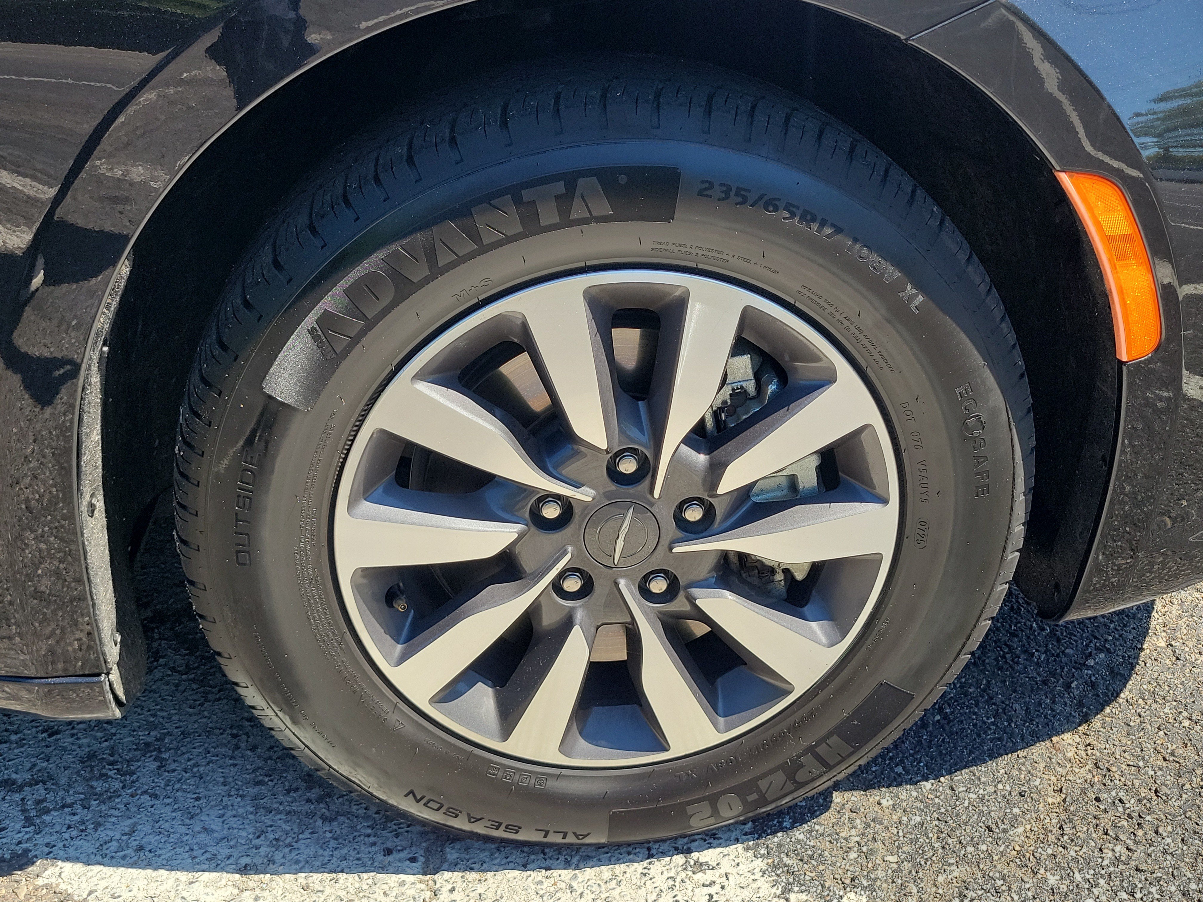 Used 2023 Chrysler Pacifica Limited FWD image 6