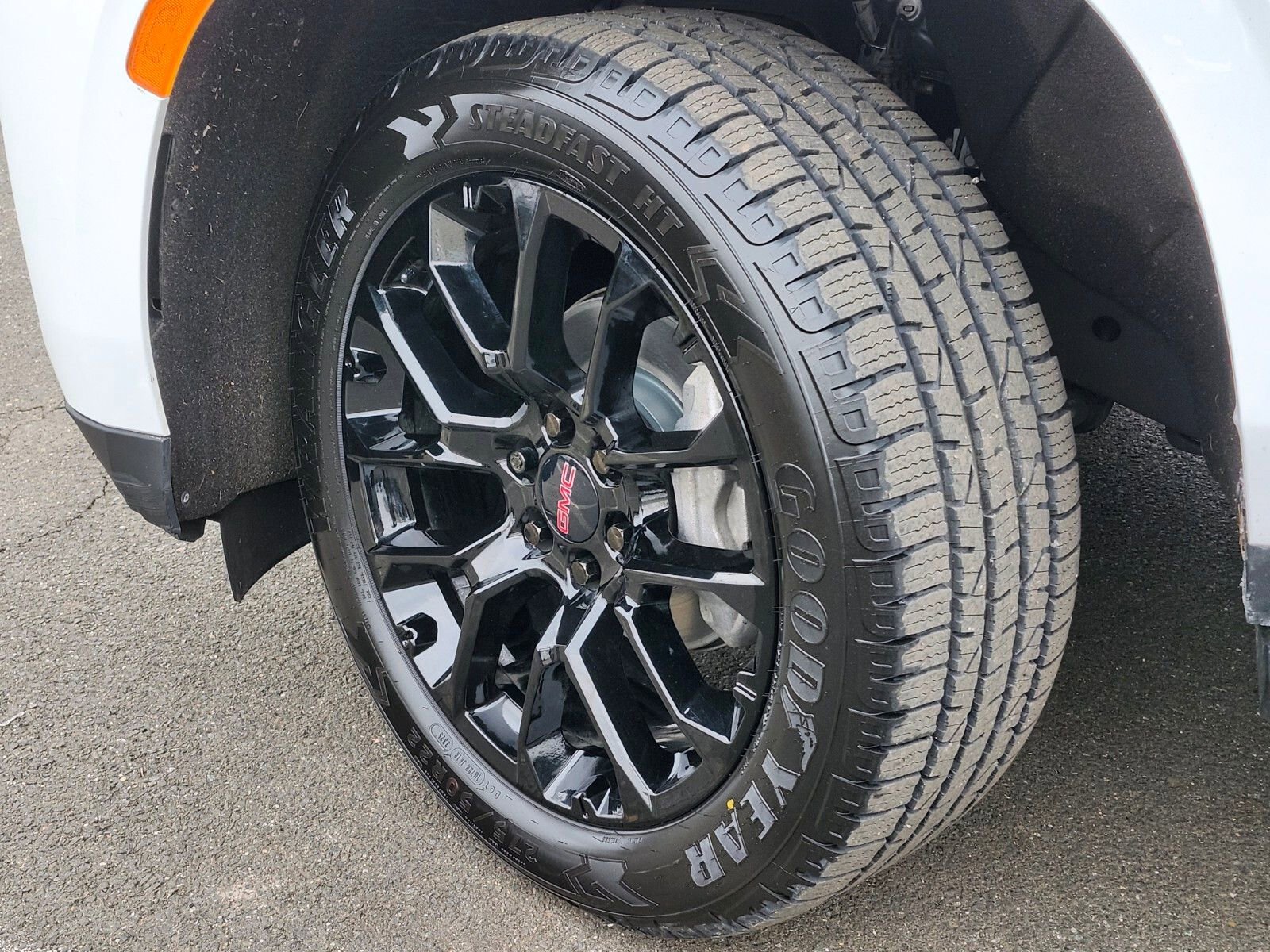 Used 2023 GMC Yukon SLT image 34