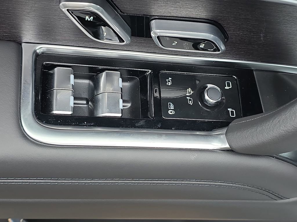 New 2025 Land Rover Range Rover Long Wheelbase SE image 29