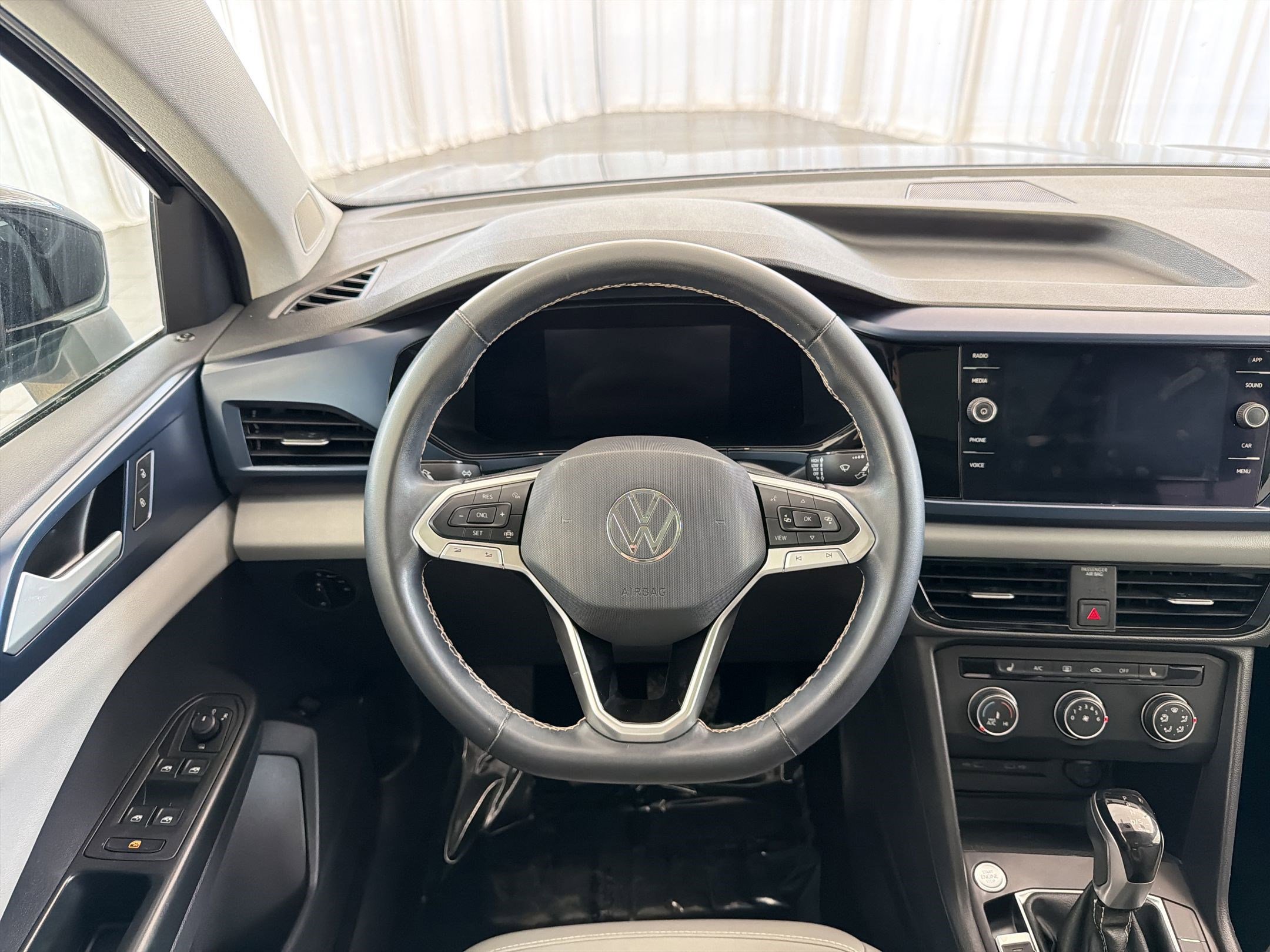 Used 2022 Volkswagen Taos SE w/ Panoramic Sunroof Package image 23