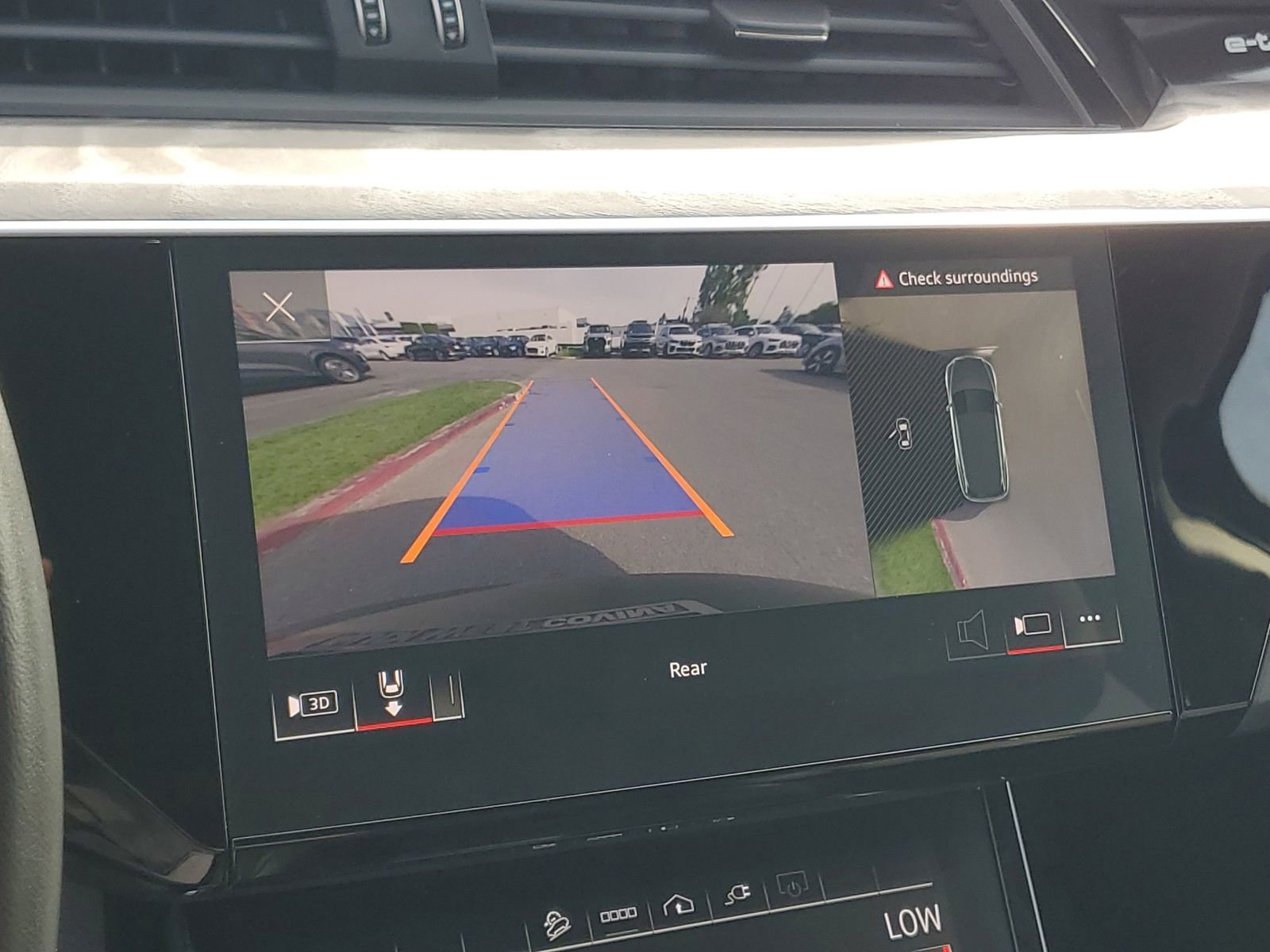 Used 2023 Audi e-tron Premium Plus w/ Premium Plus Package image 30