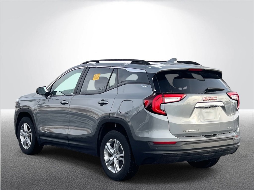 Used 2023 GMC Terrain SLE w/ Driver Convenience Package image 4
