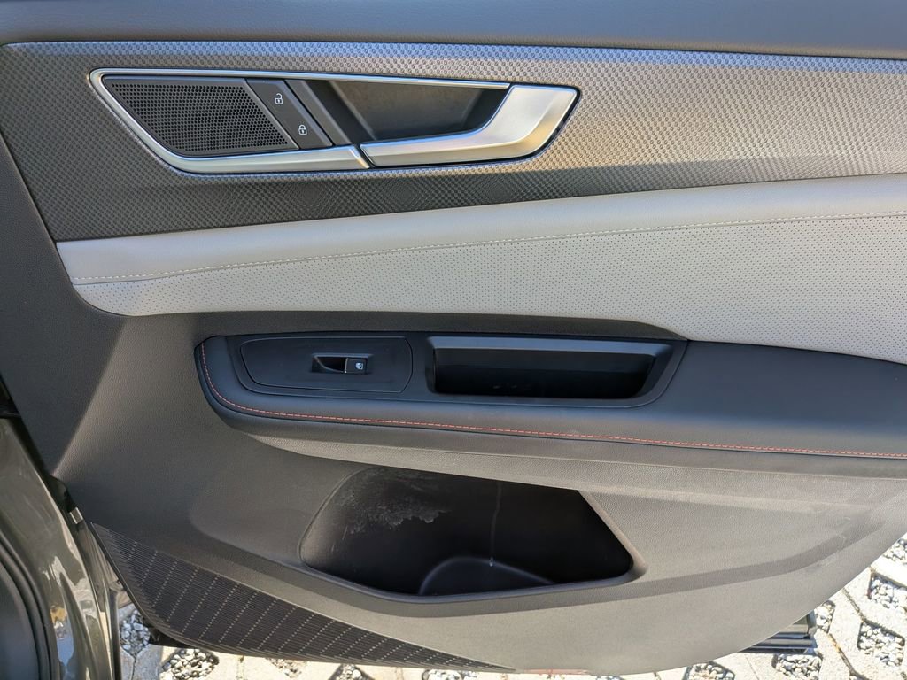 Used 2025 Volkswagen Atlas Peak Edition SE image 33