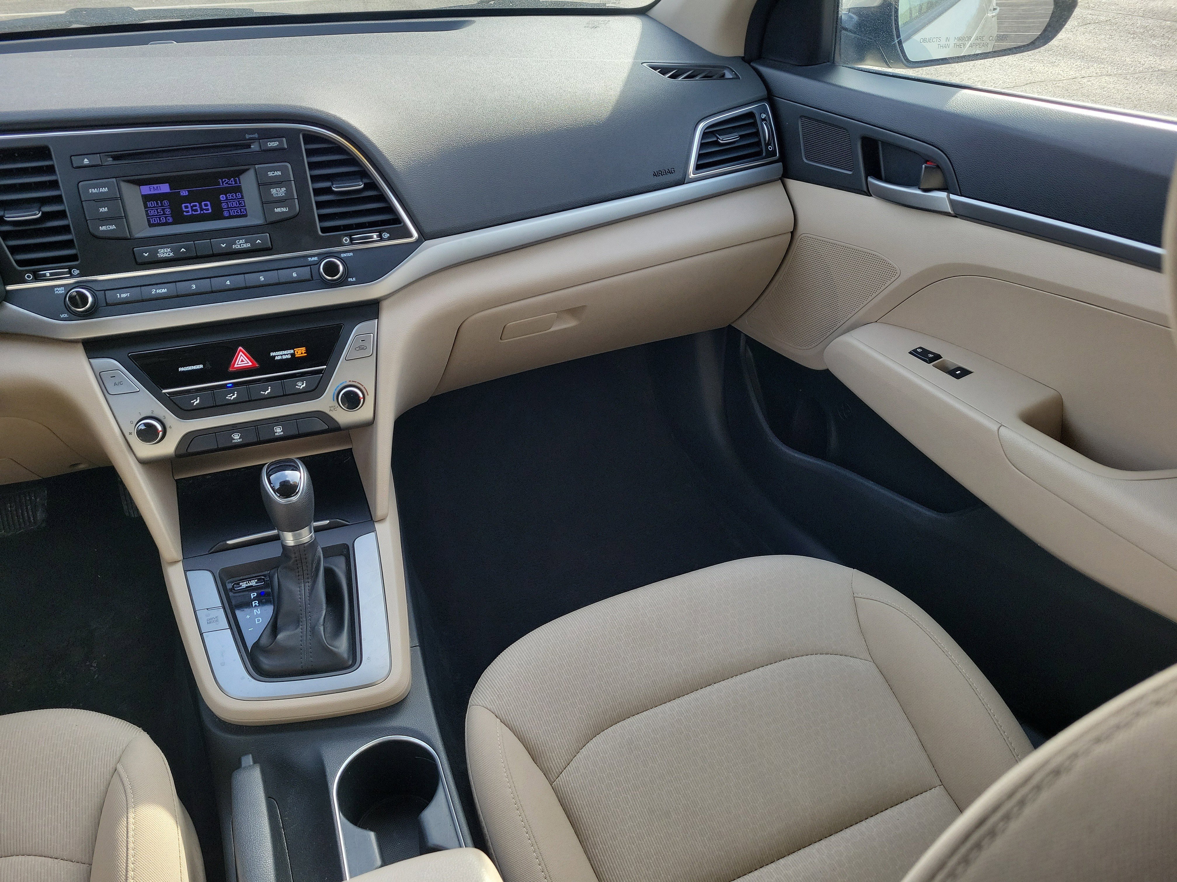 Used 2017 Hyundai Elantra SE image 11