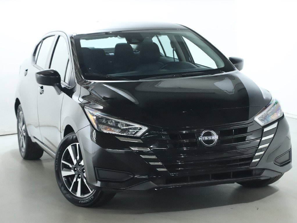 Certified 2025 Nissan Versa SV image 2