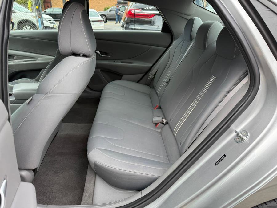 Used 2023 Hyundai Elantra SEL image 9