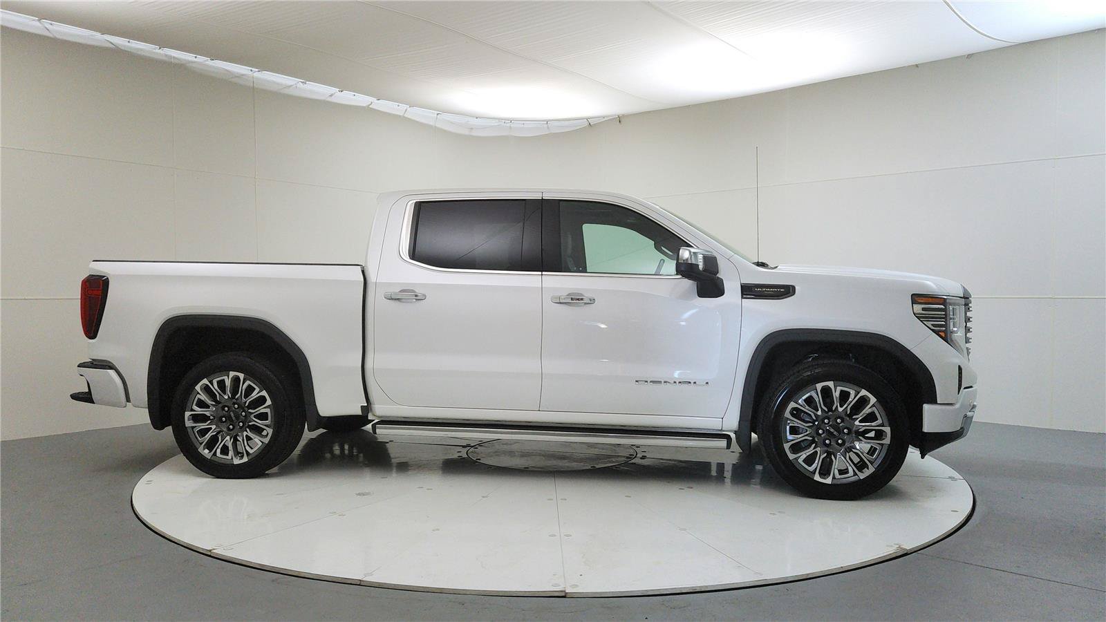 Used 2023 GMC Sierra 1500 Denali Ultimate AWD/4WD image 8