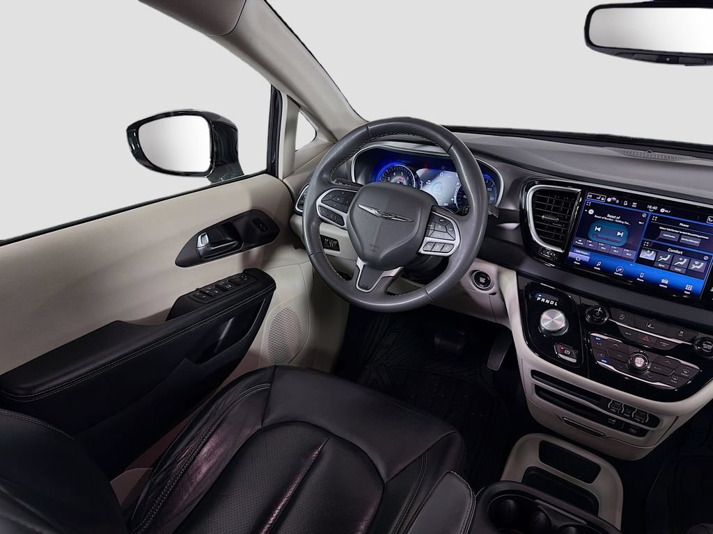 Used 2022 Chrysler Pacifica Touring-L FWD image 23