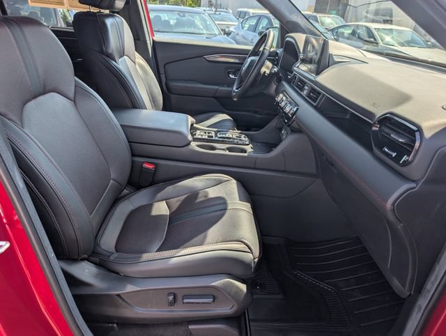 Used 2025 Honda Pilot Black Edition image 11