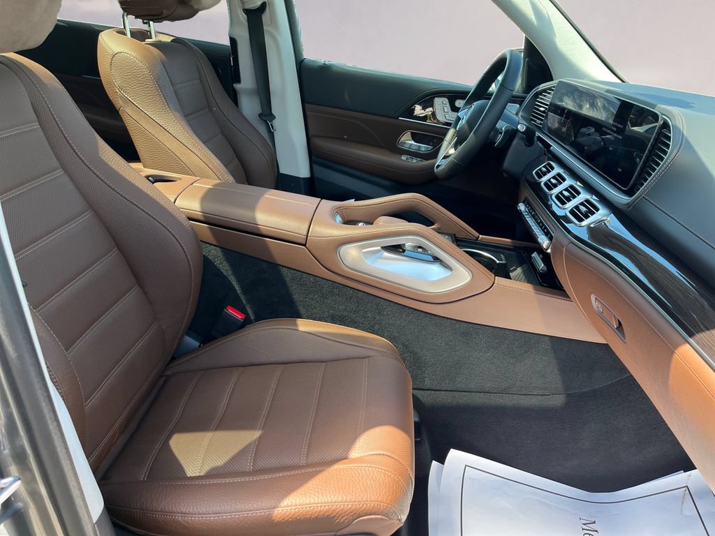 Used 2025 Mercedes-Benz GLS 450 4MATIC image 15