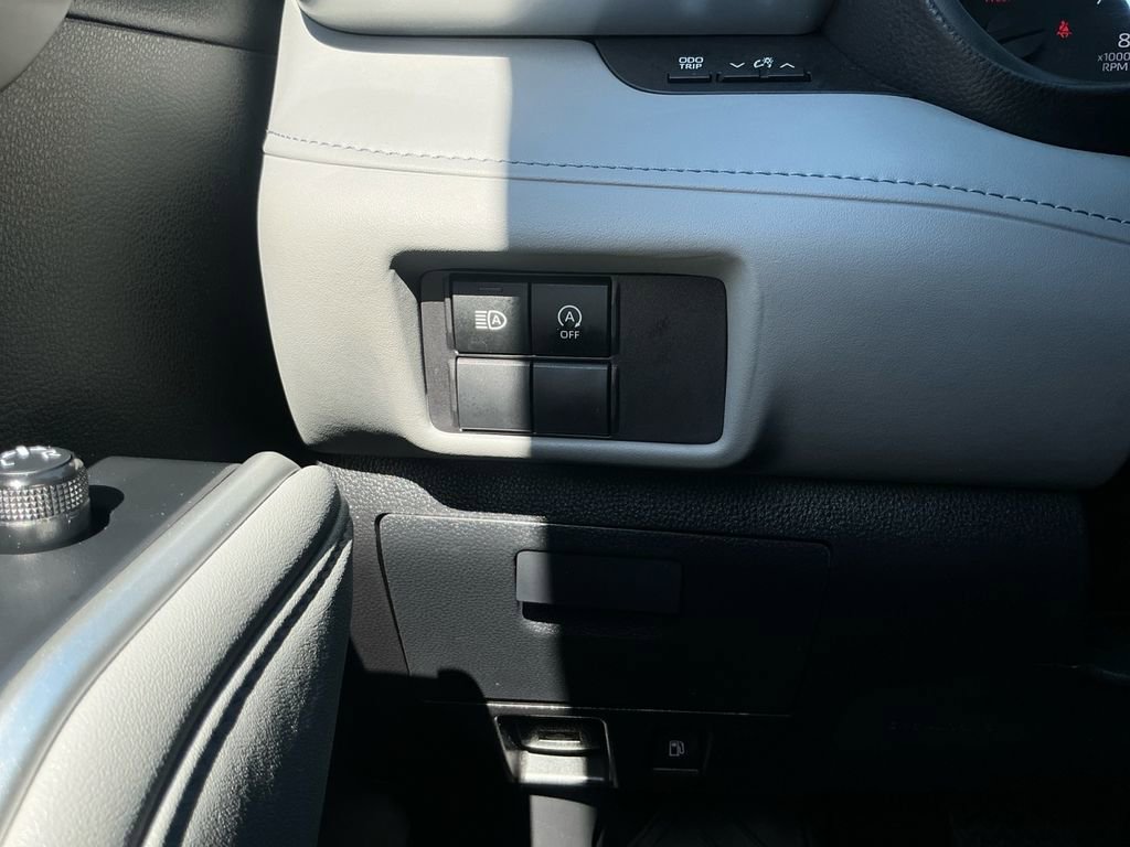 Used 2023 Toyota Highlander L FWD image 21