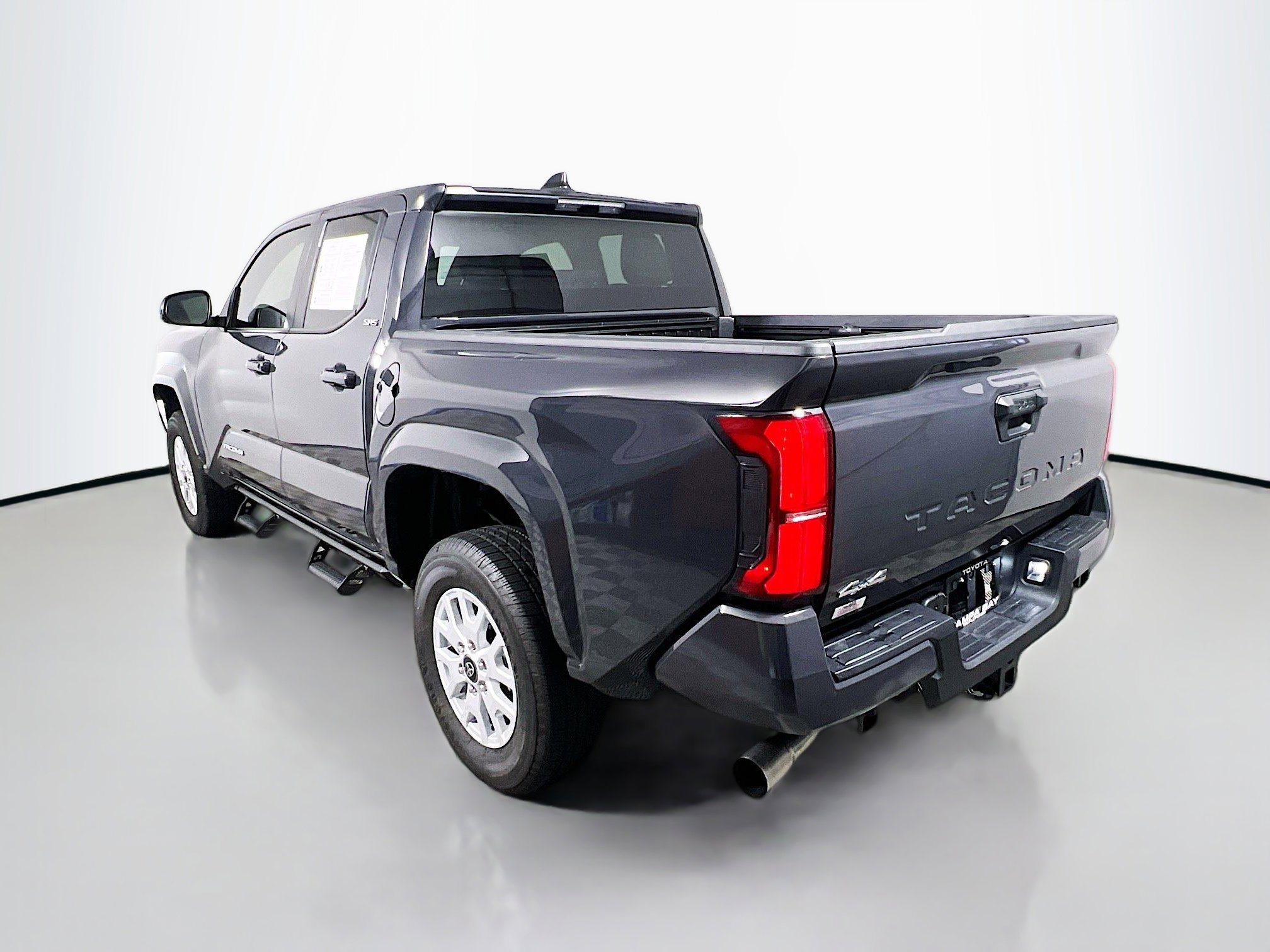 Used 2026 Toyota Tacoma SR5 AWD/4WD image 8