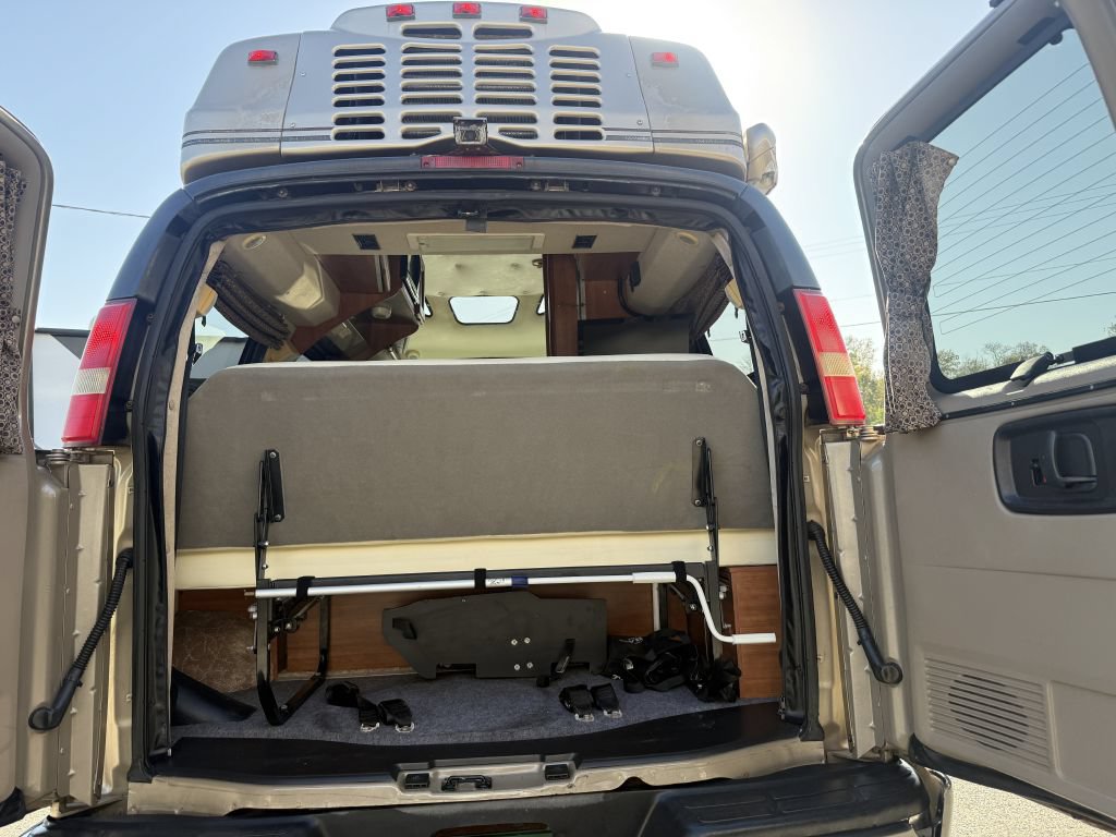 Used 2011 Chevrolet Express 2500 w/ Power Package RWD image 11