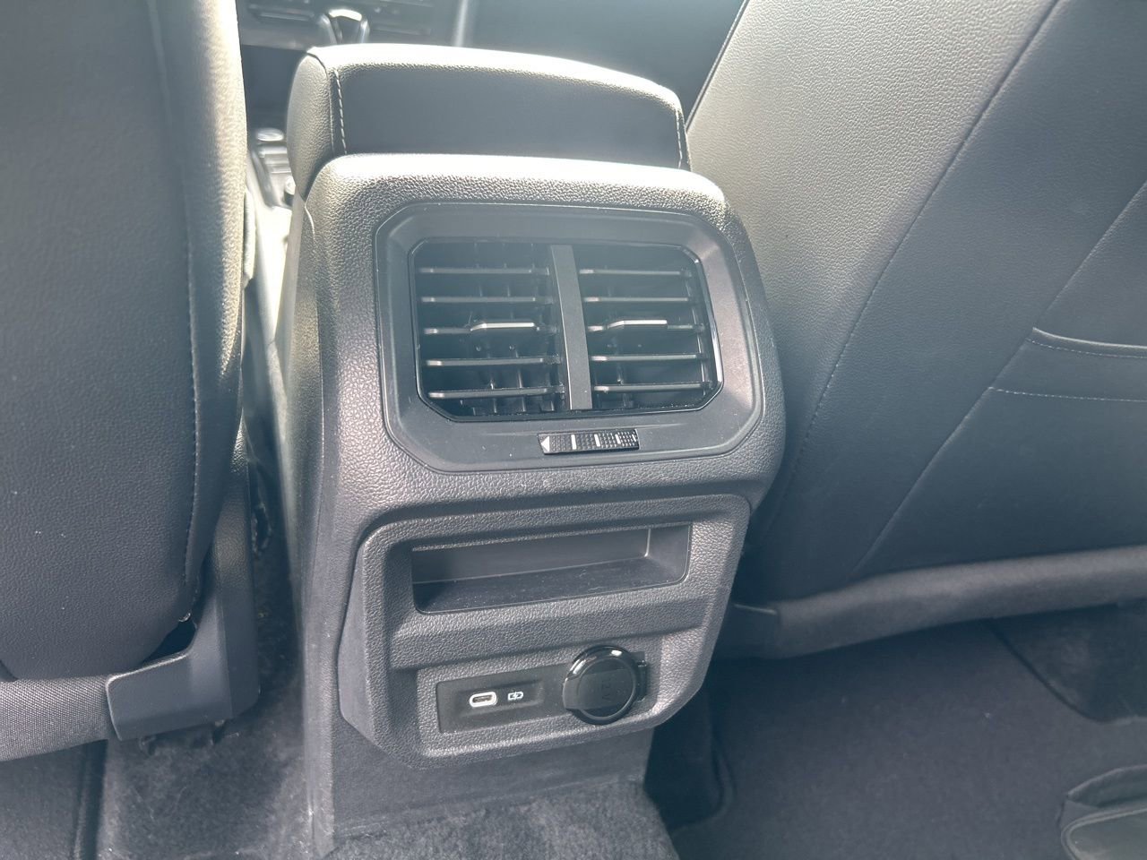 Used 2024 Volkswagen Tiguan SE R-Line image 29