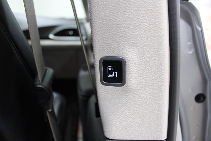 Used 2024 Chrysler Pacifica Touring-L image 53