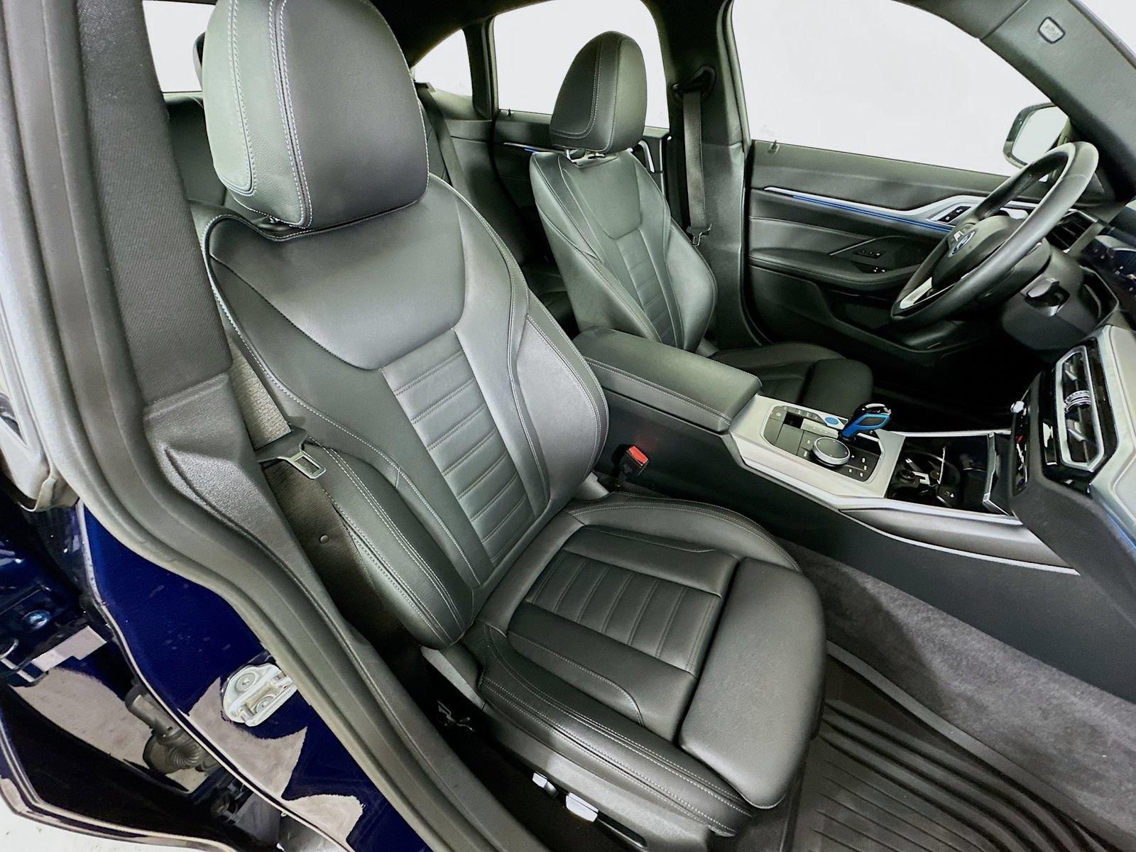 Used 2023 BMW i4 eDrive35 w/ Premium Package RWD image 44