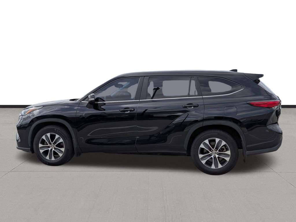 Used 2023 Toyota Highlander XLE image 8