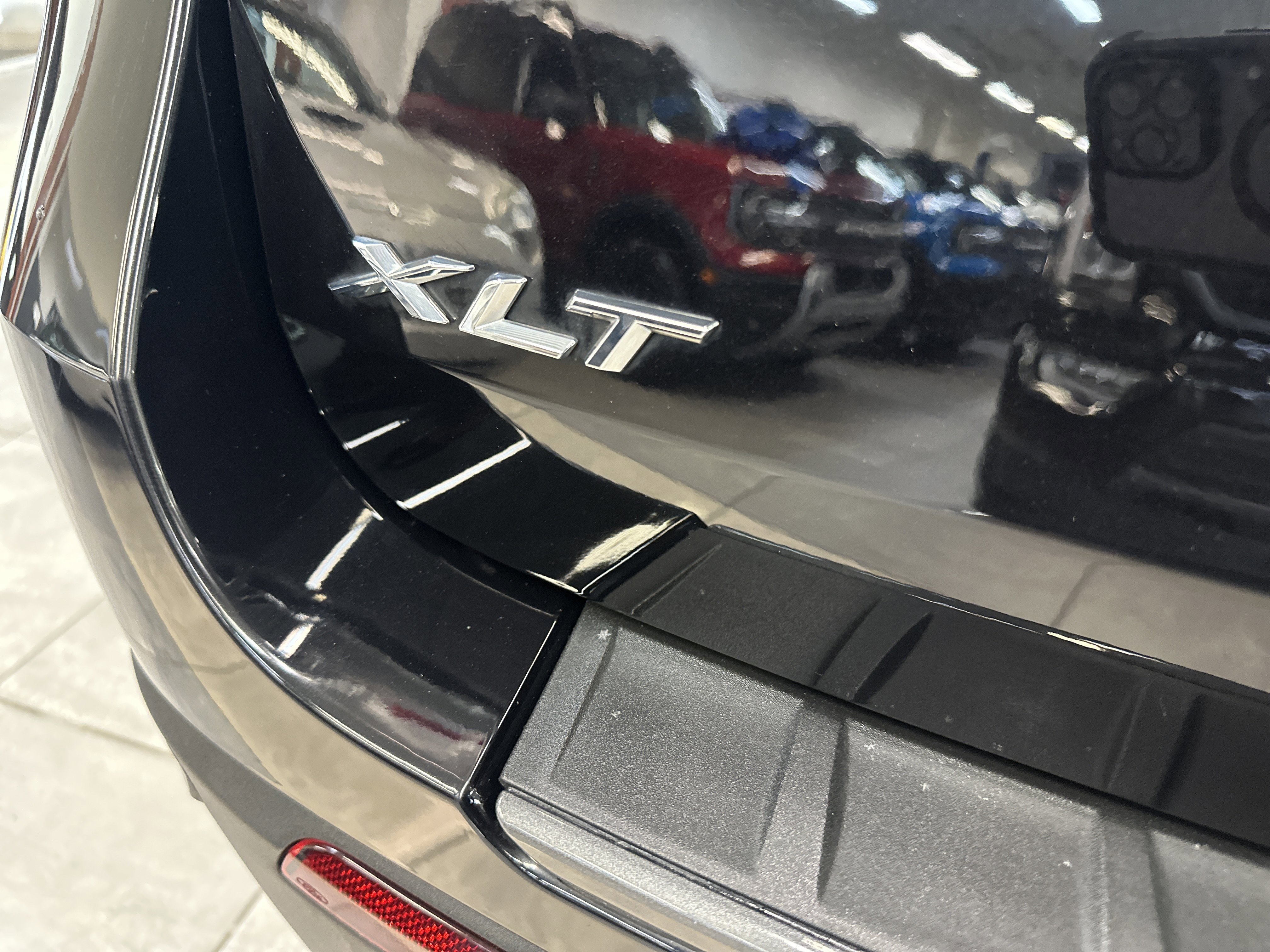 Used 2023 Ford Explorer XLT w/ Equipment Group 202A image 10