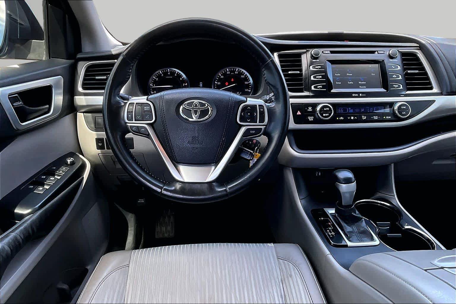 Used 2015 Toyota Highlander Plus FWD image 5