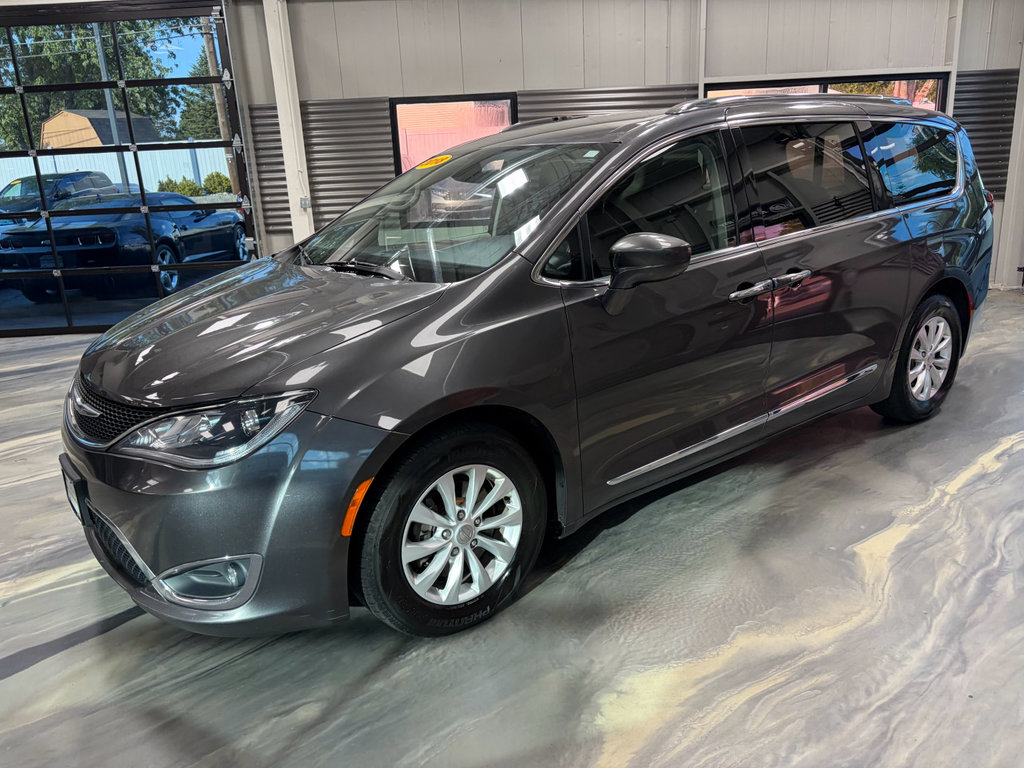 Used 2018 Chrysler Pacifica Touring-L Plus FWD image 36
