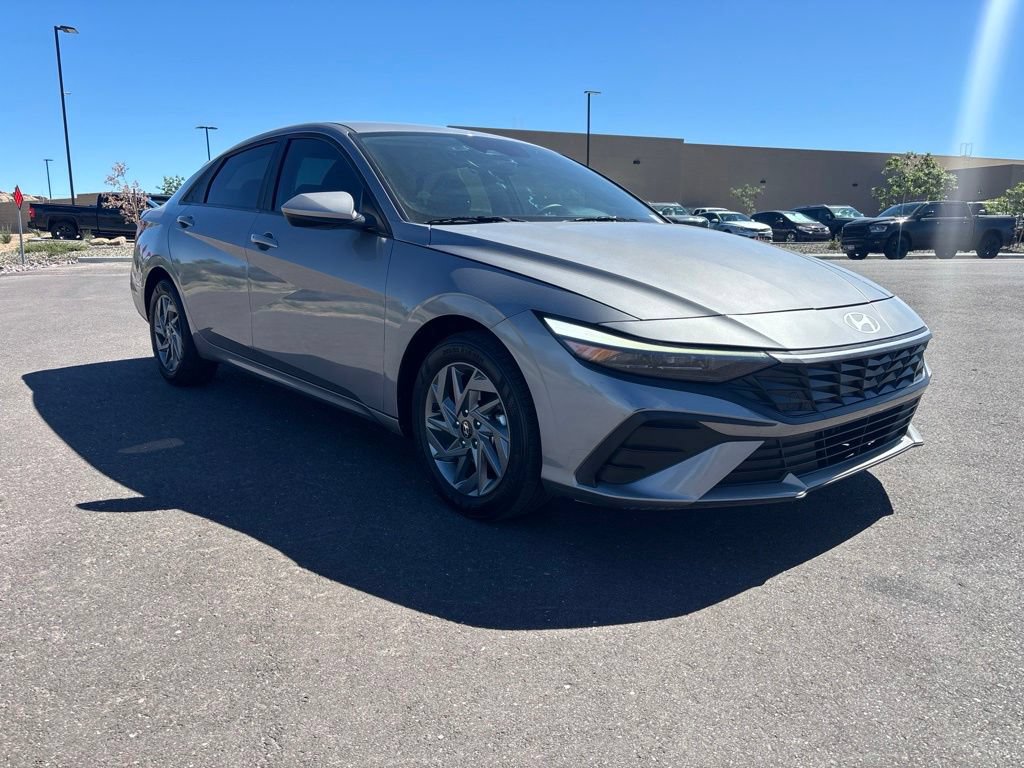 Used 2024 Hyundai Elantra Blue FWD image 3