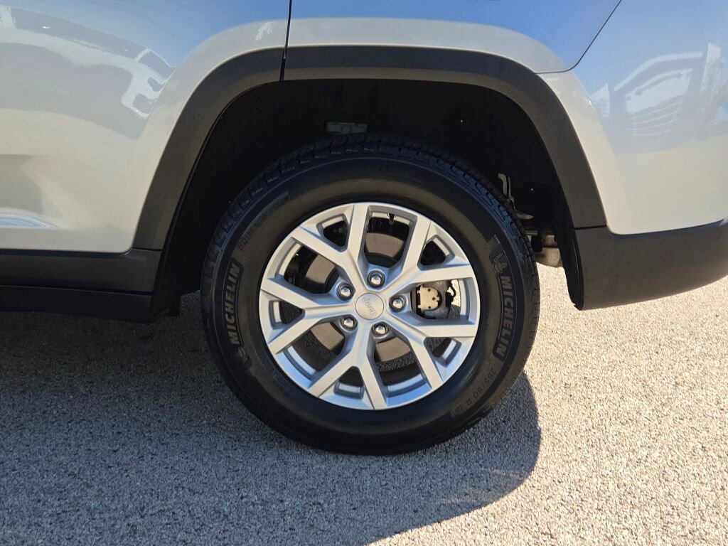 Certified 2024 Jeep Grand Cherokee Limited AWD/4WD image 15