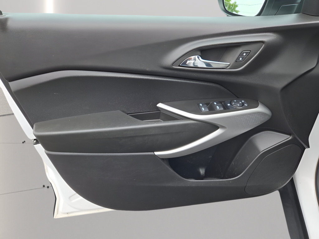 Certified 2024 Chevrolet Trax LS FWD image 24