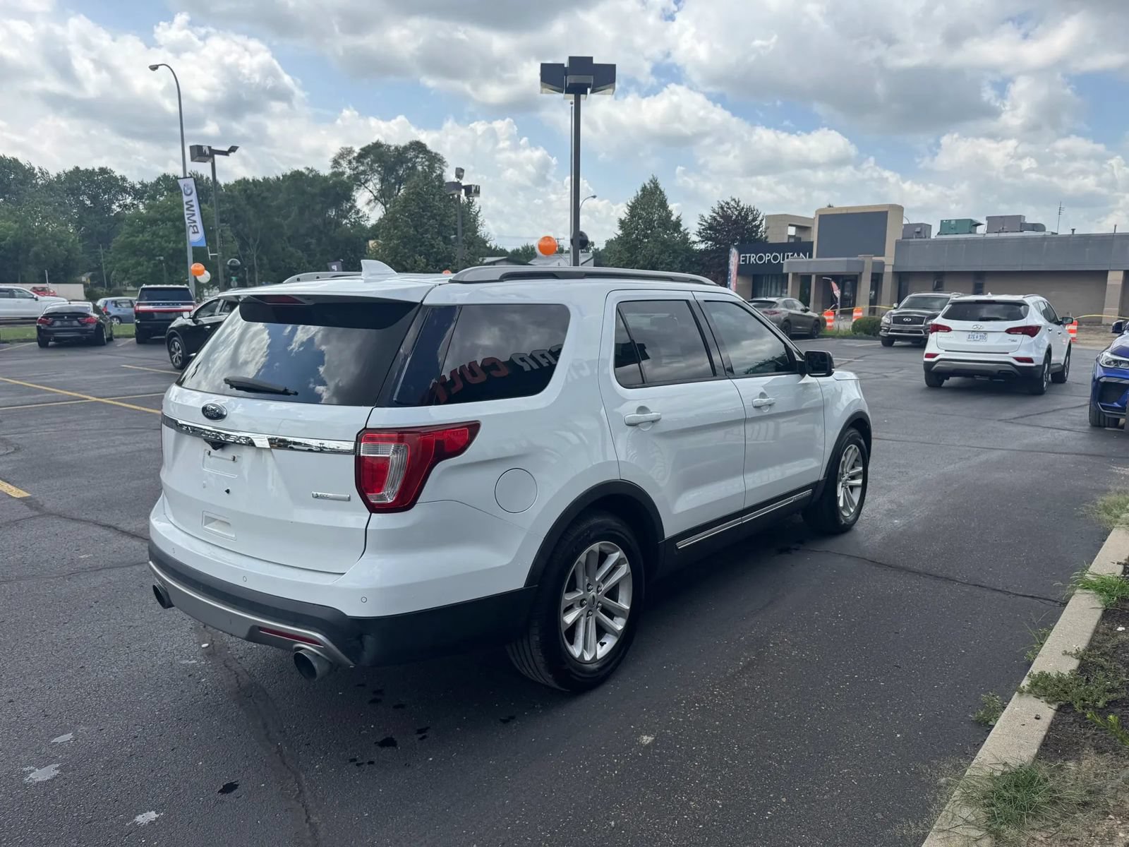 Used 2016 Ford Explorer XLT FWD image 4