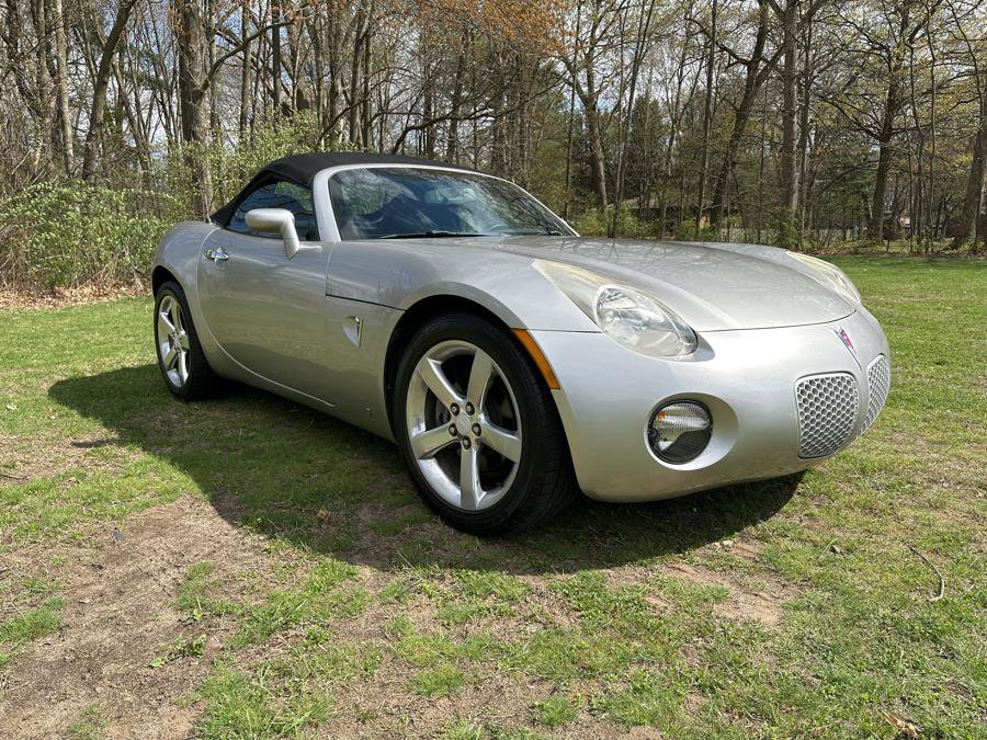 Used 2007 Pontiac Solstice Convertible w/ Premium Package image 3