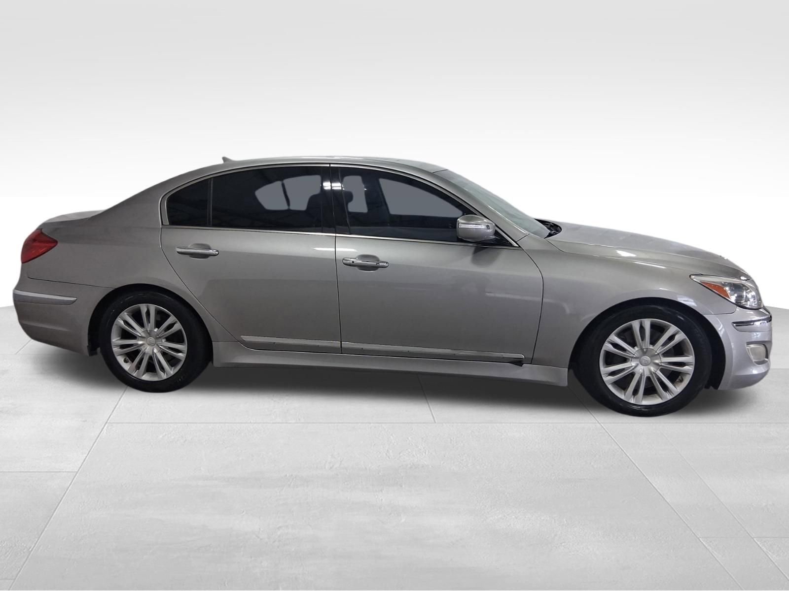 Used 2012 Hyundai Genesis 5.0 image 4